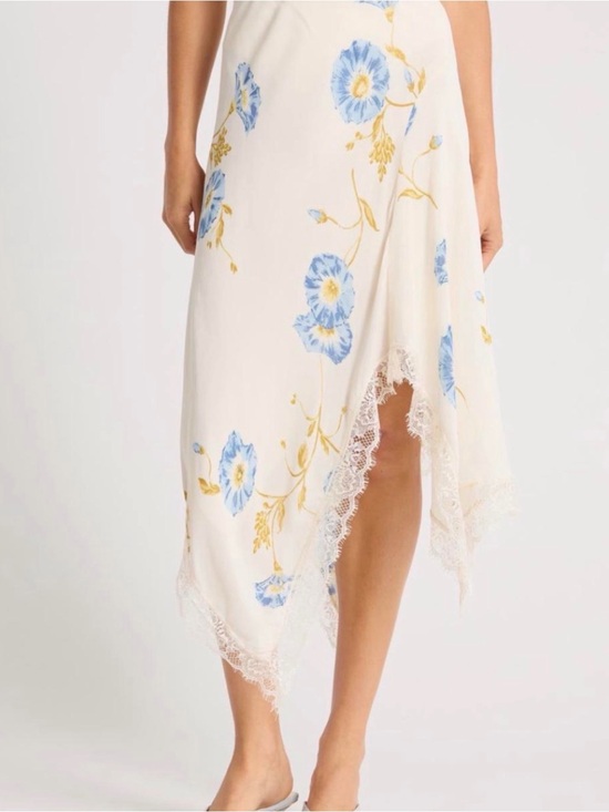 Reformation Dresses & Skirts - New Reformation Liliana Lace Handkerchief
Hem Skirt in Glorious 💛